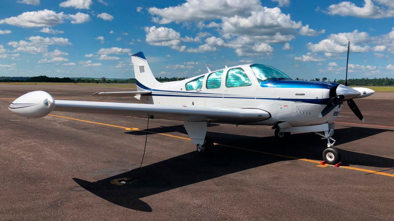 Quanto custa ter um avião particular? Conheça o Bonanza F33A